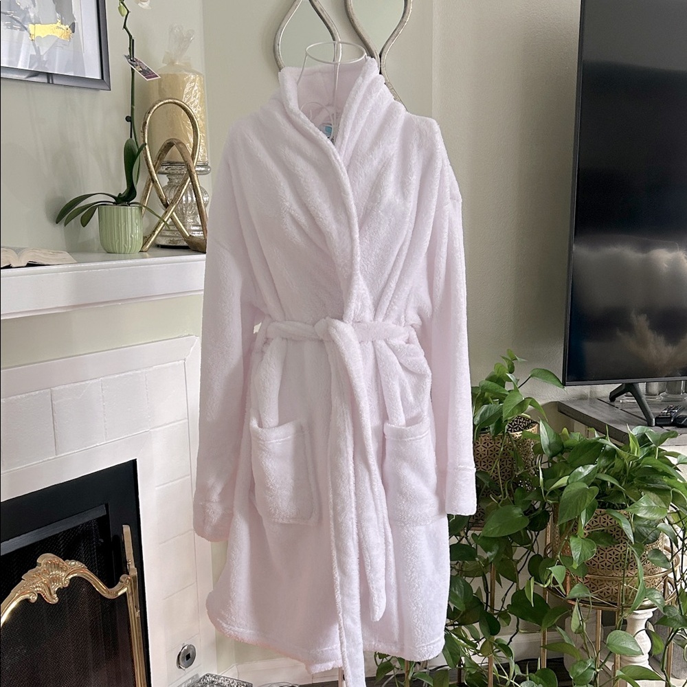 Martha Stewart Plush White Bath Robe with Belt - Picture 4 of 9